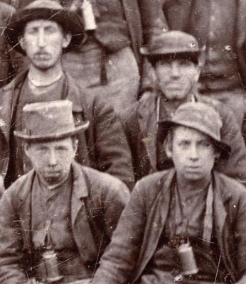 Gruvarbetare vid Flintgruvan i Dalkarlsberg år 1898. 